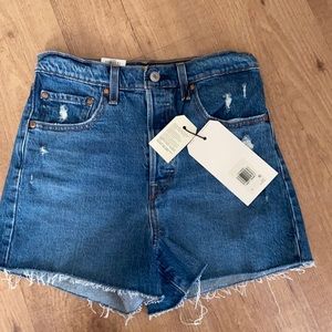 NWT Levi’s Ribcage Size 27 Shorts